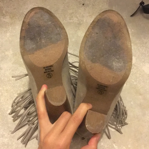 Gray Fringe Soda Heel Booties Sz 7 1/2 - Picture 6 of 8